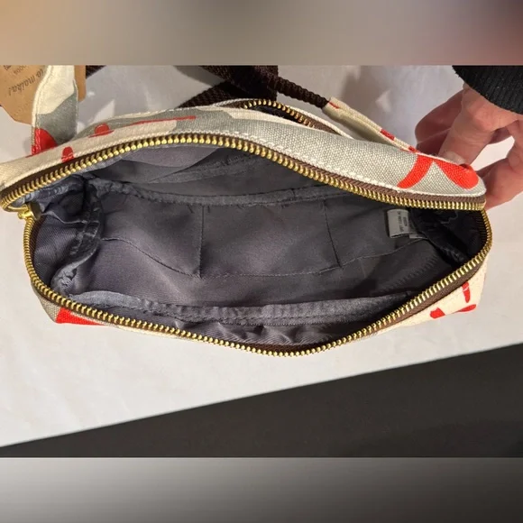 NWT Maika Sierra Fanny Pack Belt Bag Gray White Red Floral Recycled Canvas - Picture 4 of 4